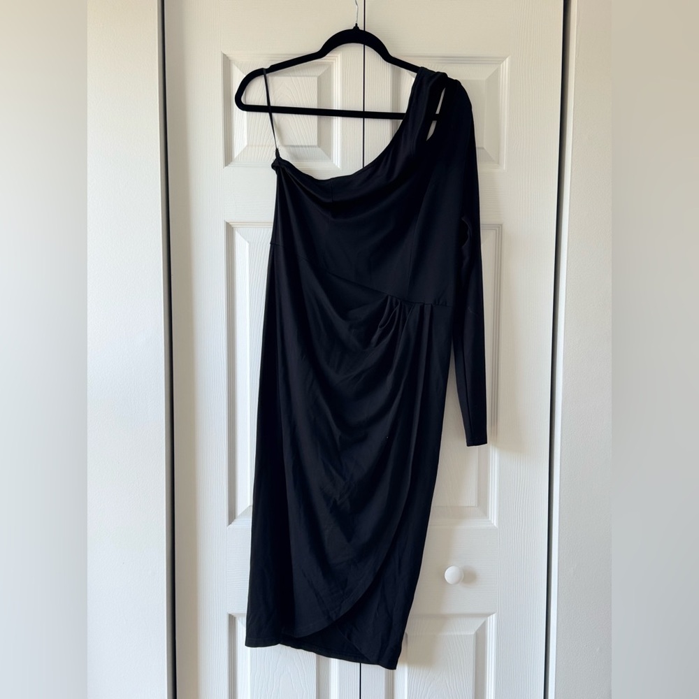 Elegant Black One-Shoulder Dress